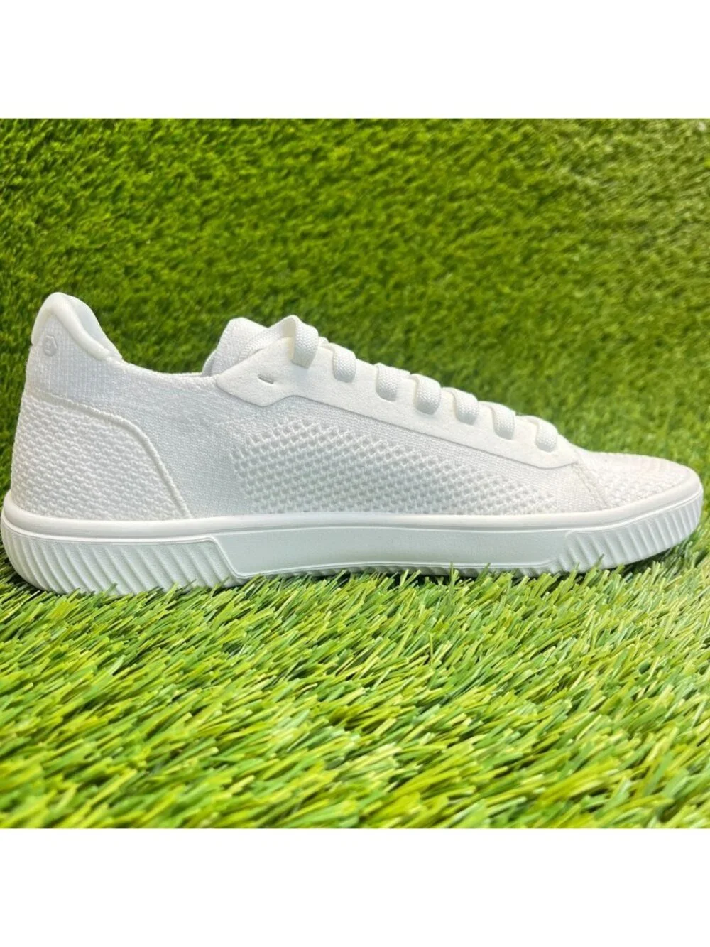 Flux Footwear Adapt Trainer White Womens Size 7.5 Athletic Knit Shoes Sneakers